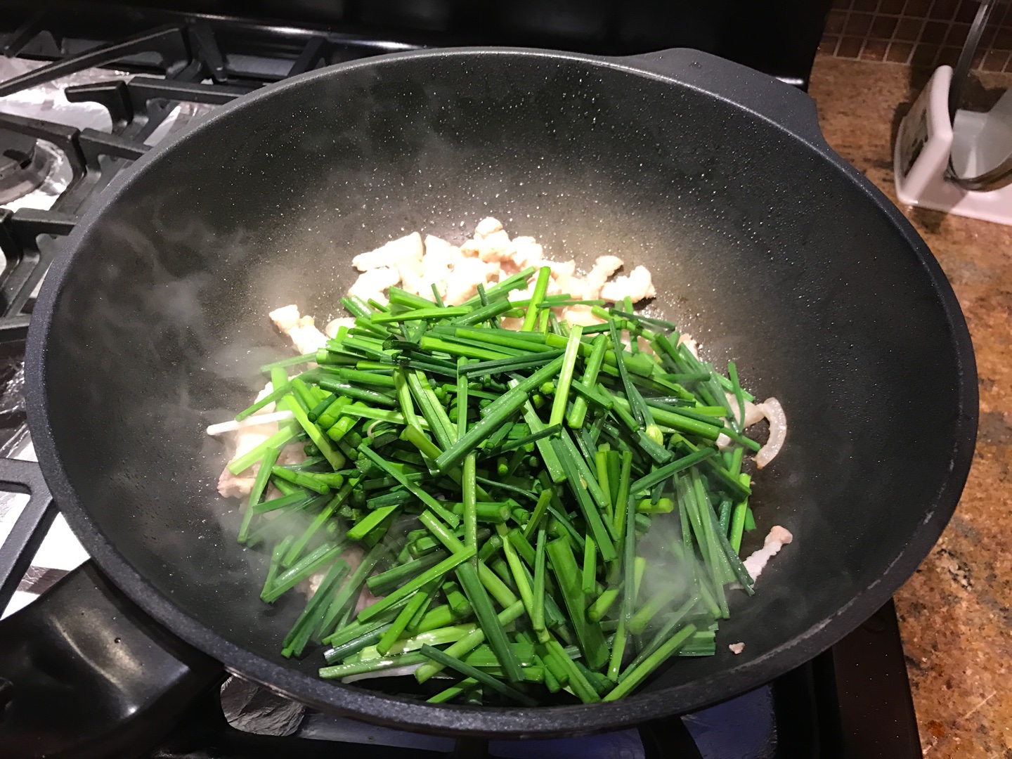 爸爸發明的創意菜-韭菜花豆芽炒榨菜肉絲（清炒四絲）的做法 步骤7