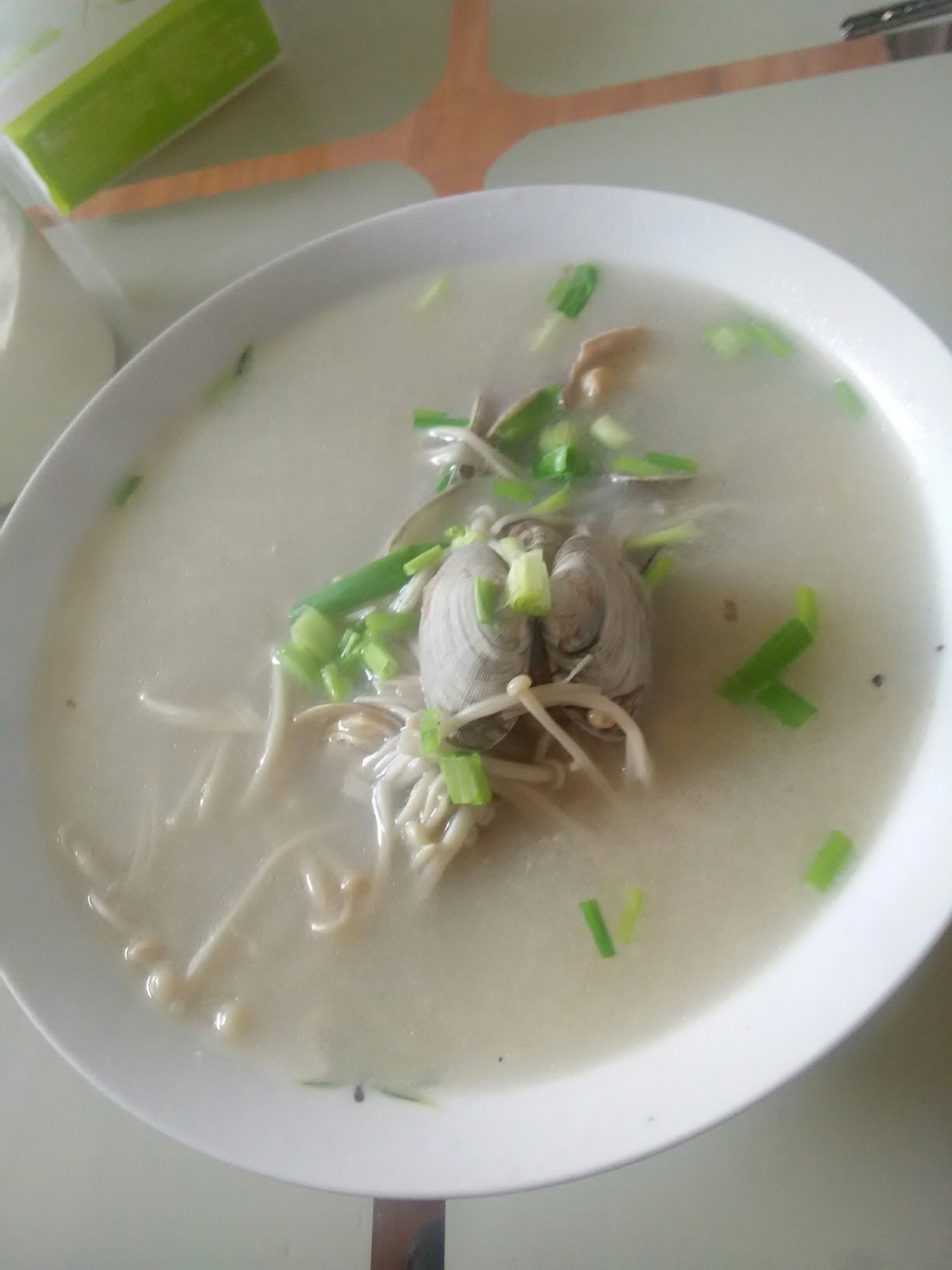 蛤蜊金針菇湯的做法 步骤1