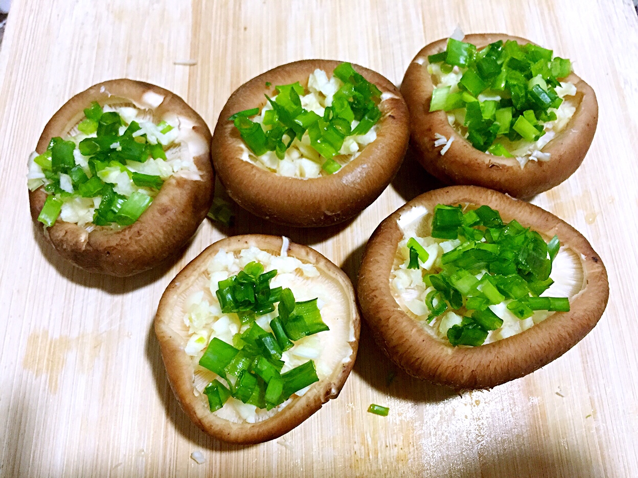 蒜蓉煎香菇的做法 步骤1
