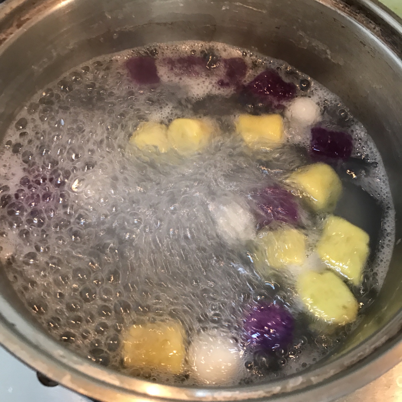 芋圓芒果椰汁西米露的做法 步骤4