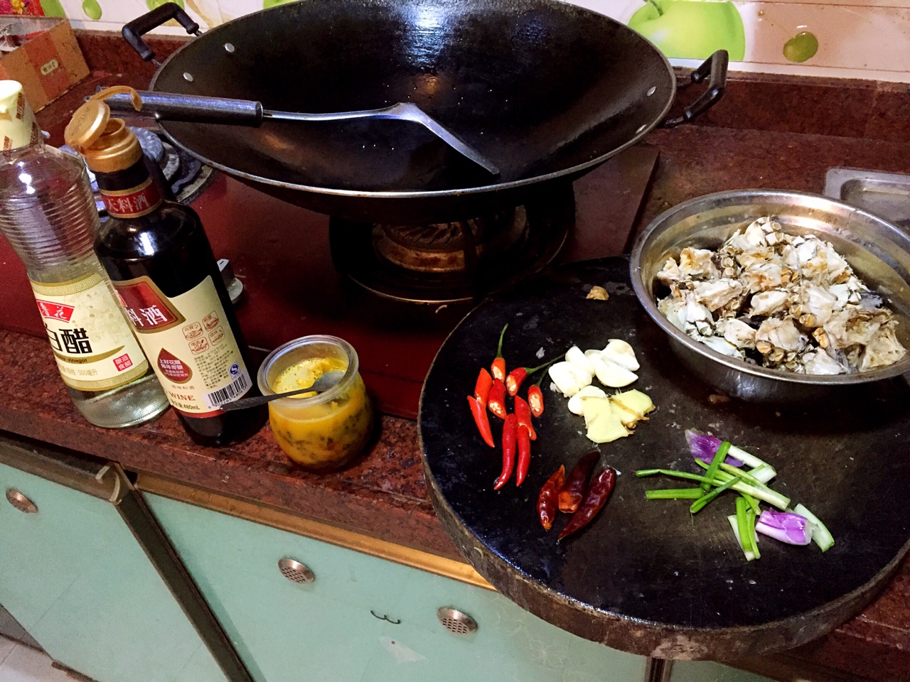 干鍋香辣蟹-大閘蟹的各種吃法的做法 步骤1