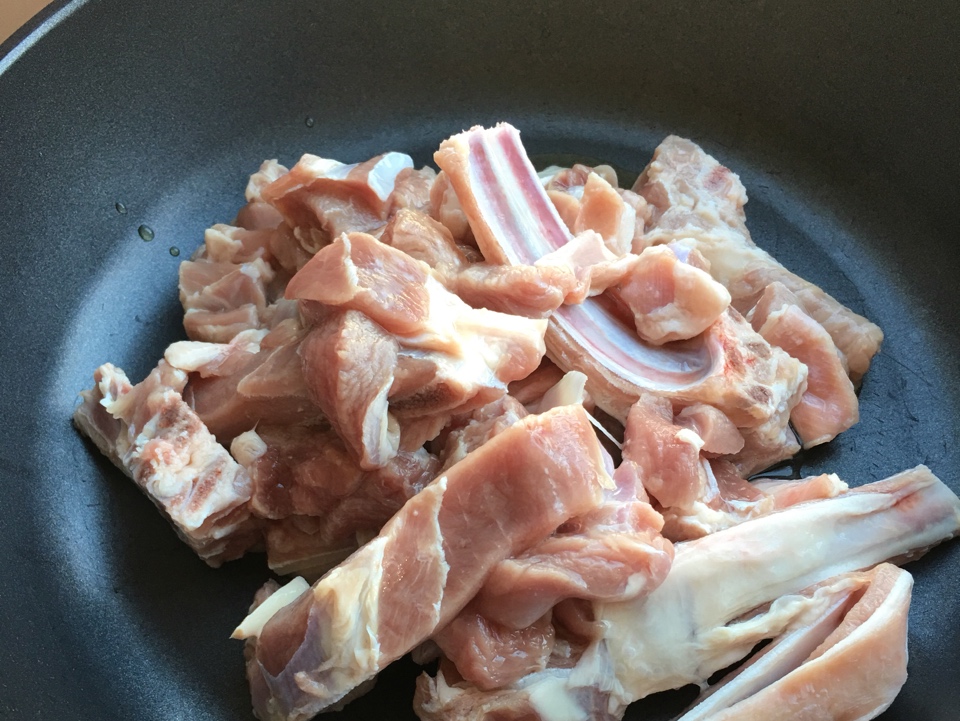 一滴油不加的簡易健康炖肉的做法 步骤1