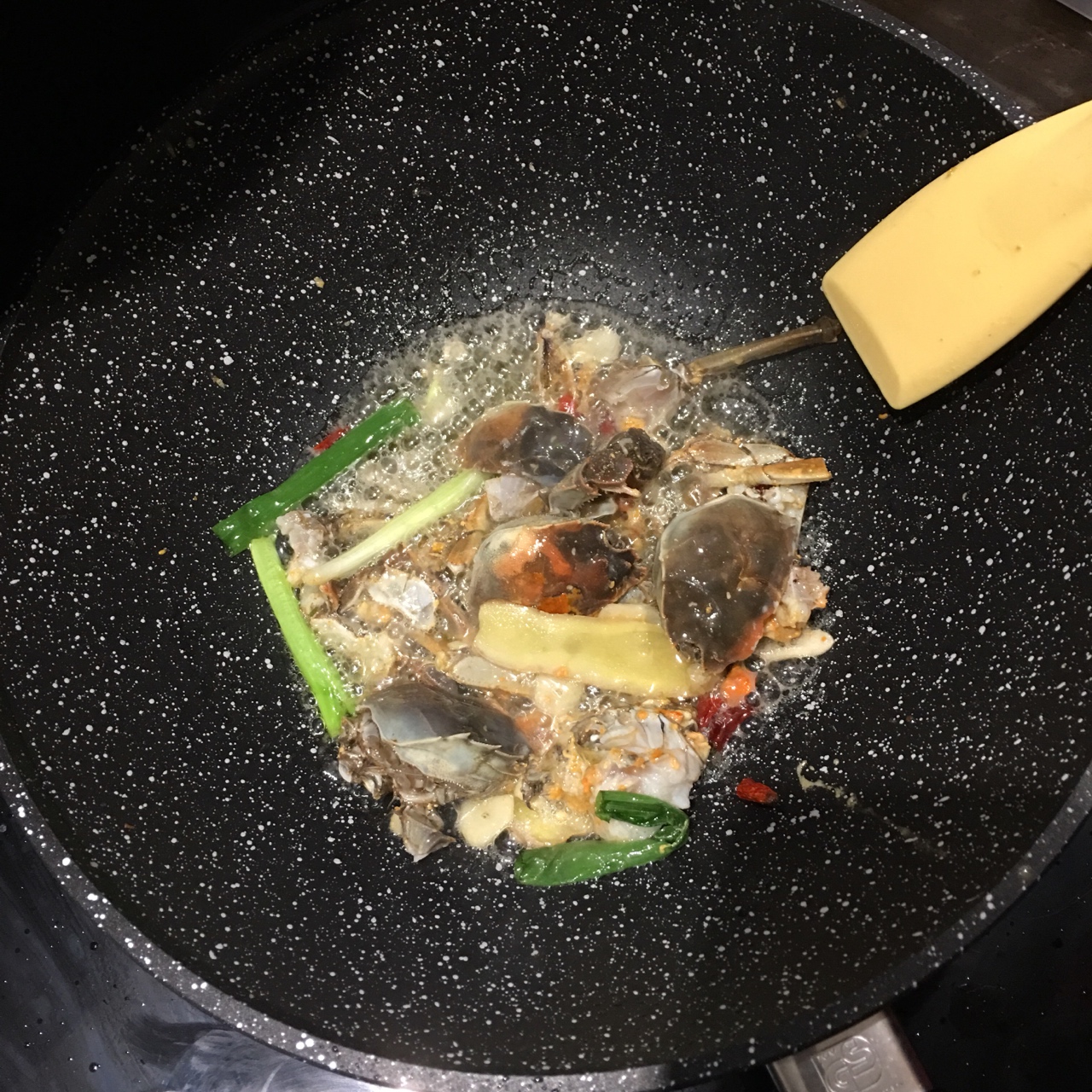 超超超超超級鮮香好吃的螃蟹炒雪菜的做法 步骤5