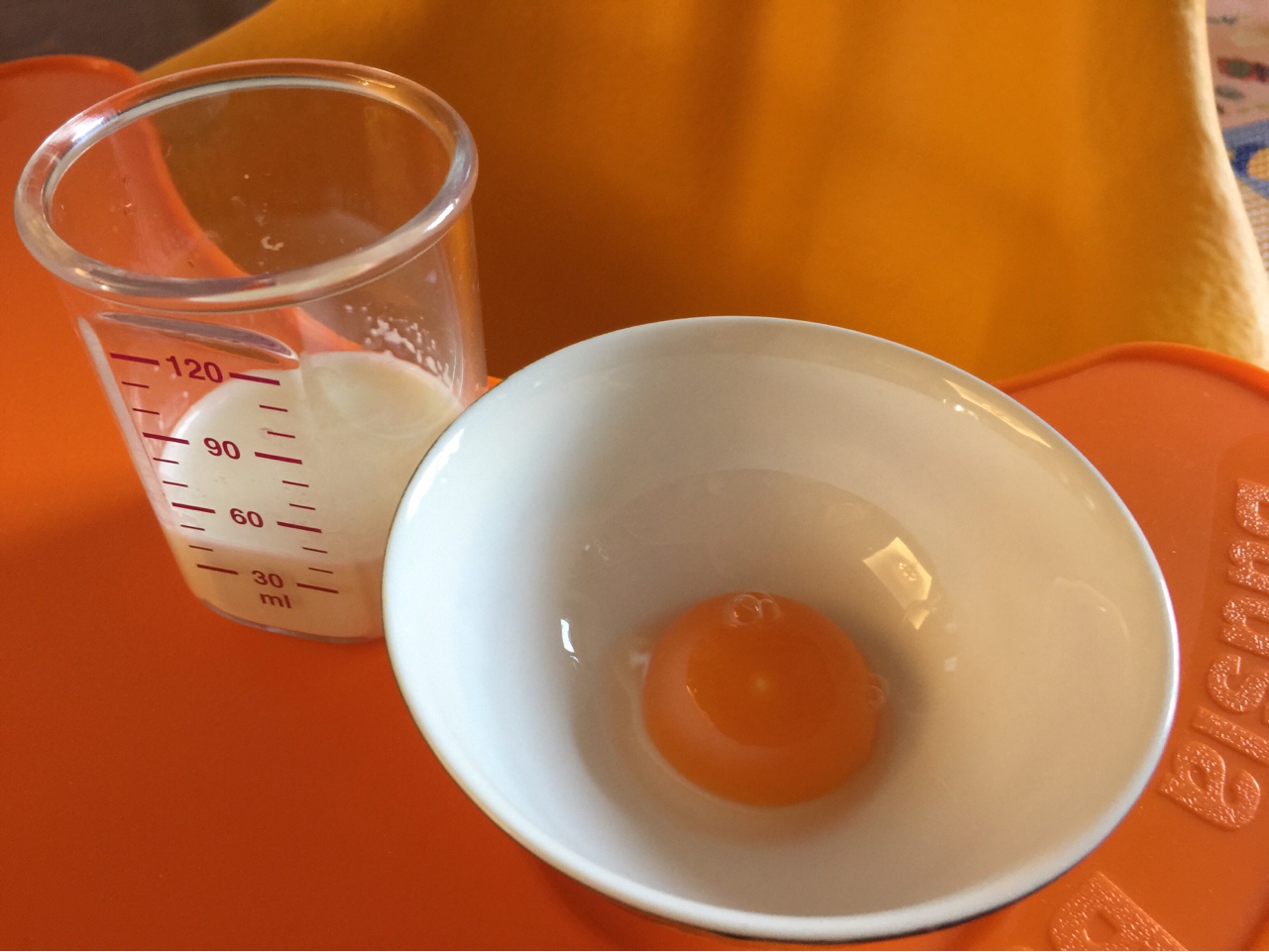 6月齡寶寶輔食-南瓜蛋黃布丁的做法 步骤1
