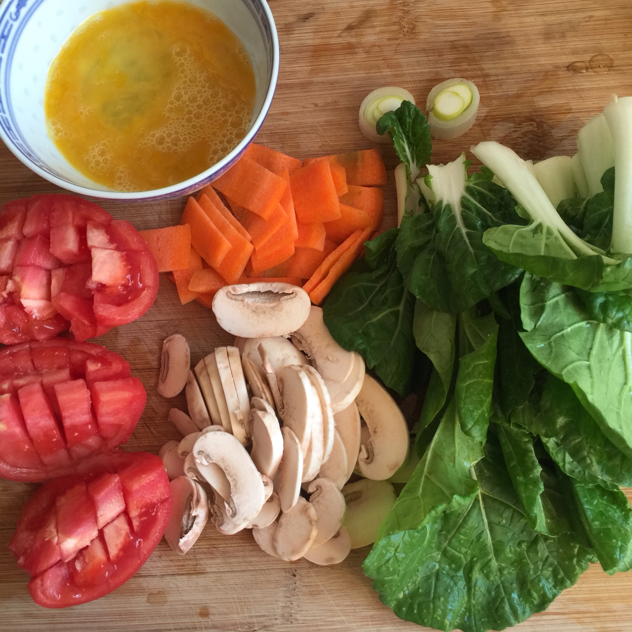 喂飽小怪物速成班－西紅柿疙瘩湯的做法 步骤1