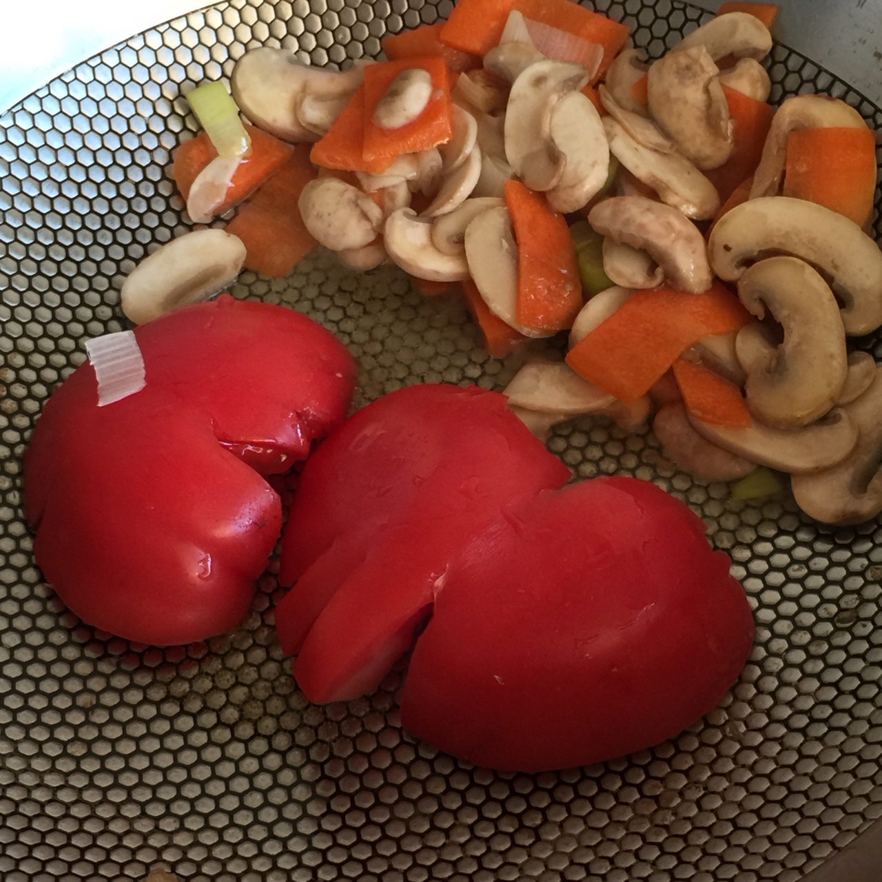 喂飽小怪物速成班－西紅柿疙瘩湯的做法 步骤4