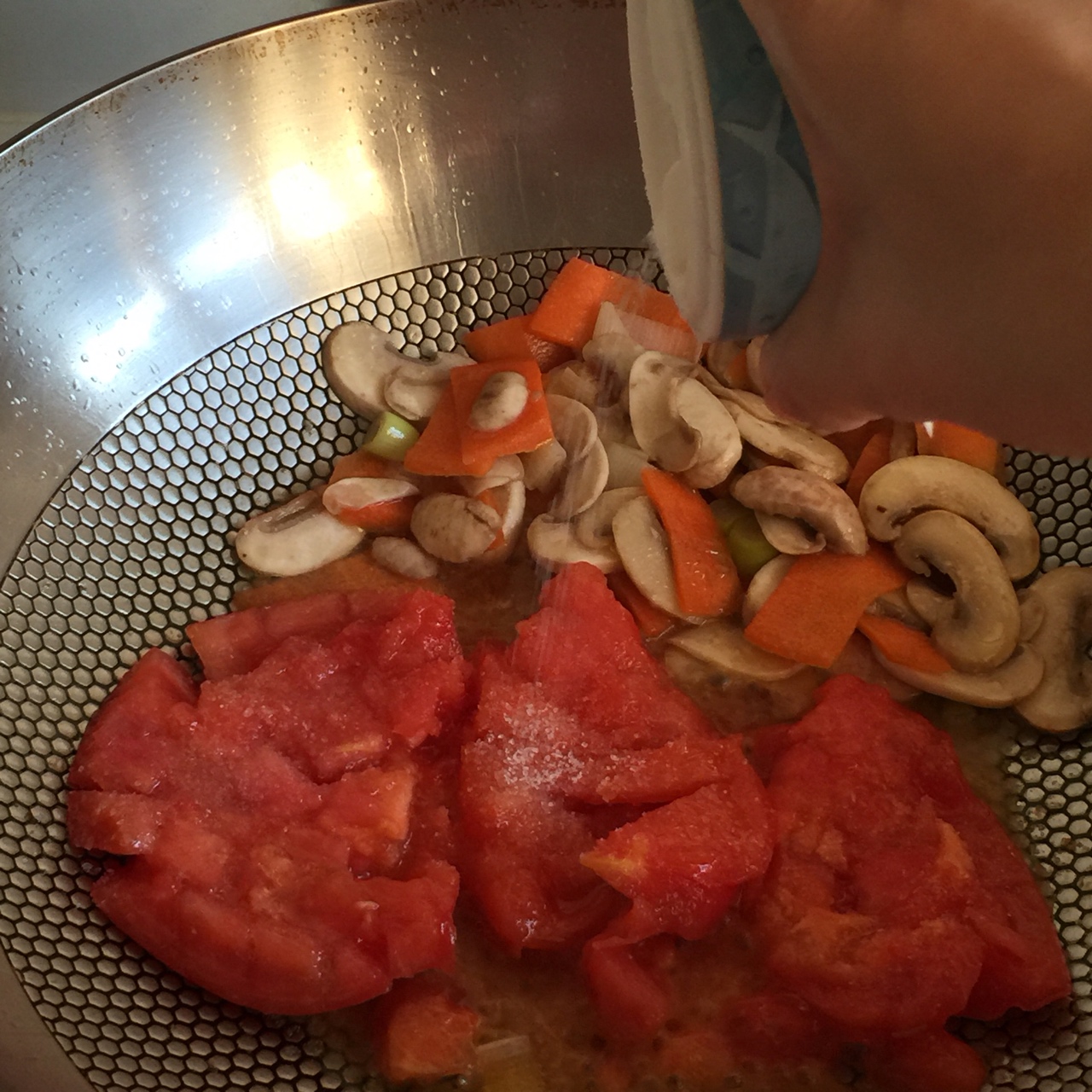 喂飽小怪物速成班－西紅柿疙瘩湯的做法 步骤6