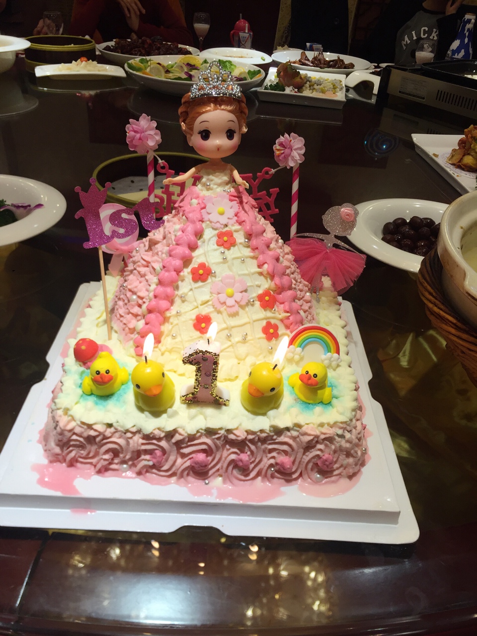雙層芭比公主周歲蛋糕的做法 步骤6
