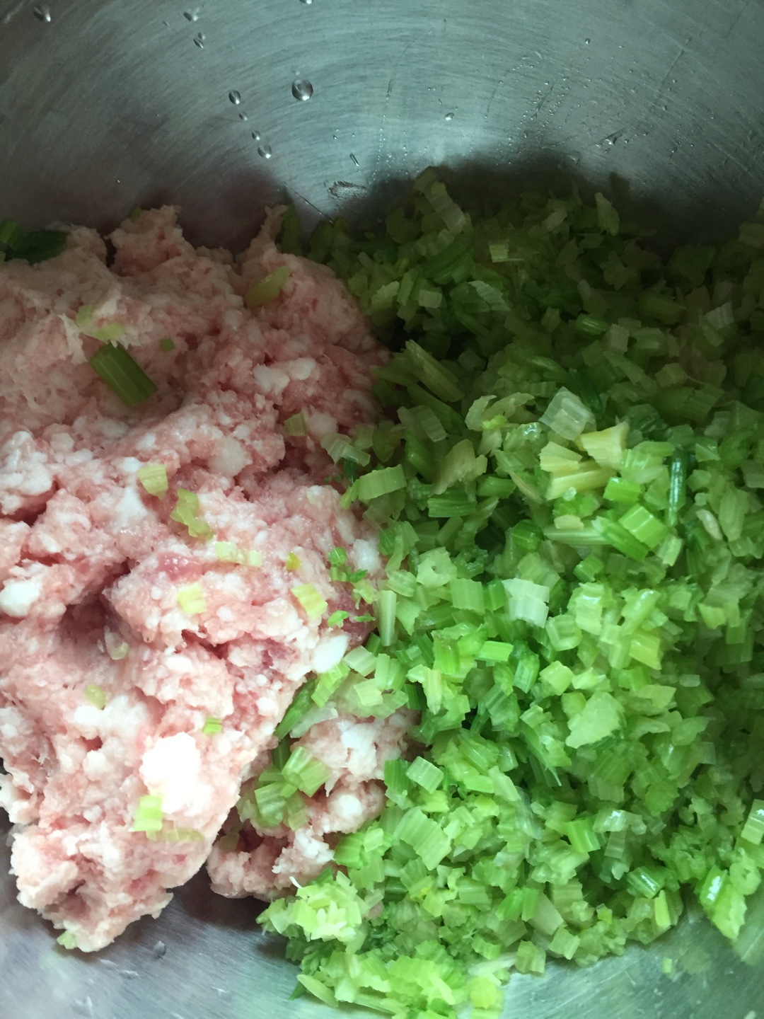 芹菜豬肉水餃的做法 步骤3