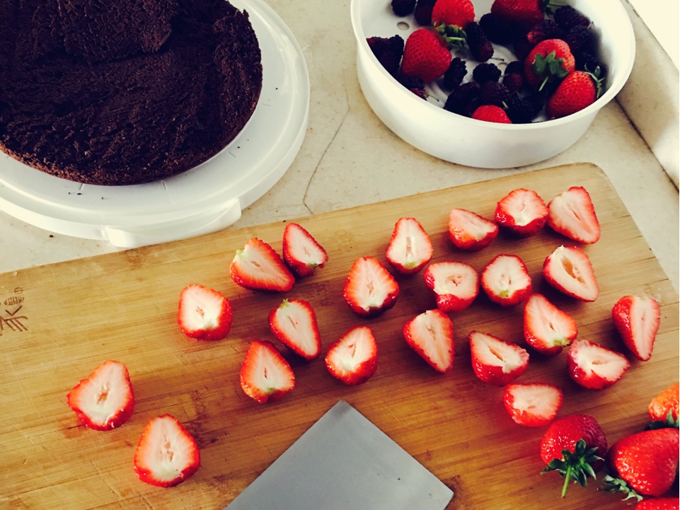 草莓巧克力裸蛋糕的做法 步骤3