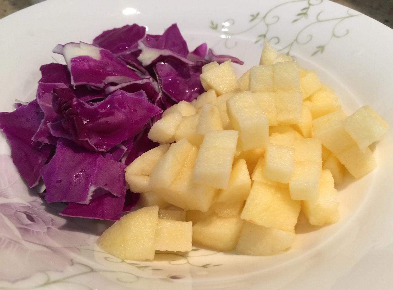 6月齡寶寶輔食-紫甘藍蘋果泥的做法 步骤1