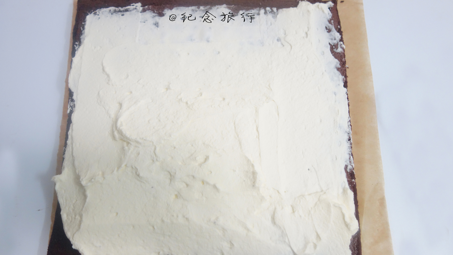 入口即化的美味可可海綿樹樁蛋糕附視頻的做法 步骤15