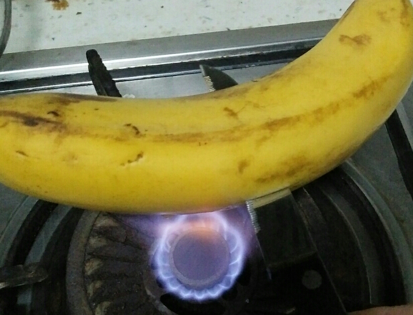 烤香蕉拌豆奶粉的做法 步骤1
