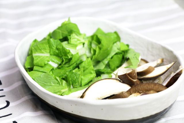 香菇白菜粥—寶寶輔食的做法 步骤2