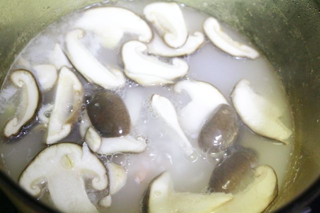 香菇白菜粥—寶寶輔食的做法 步骤4
