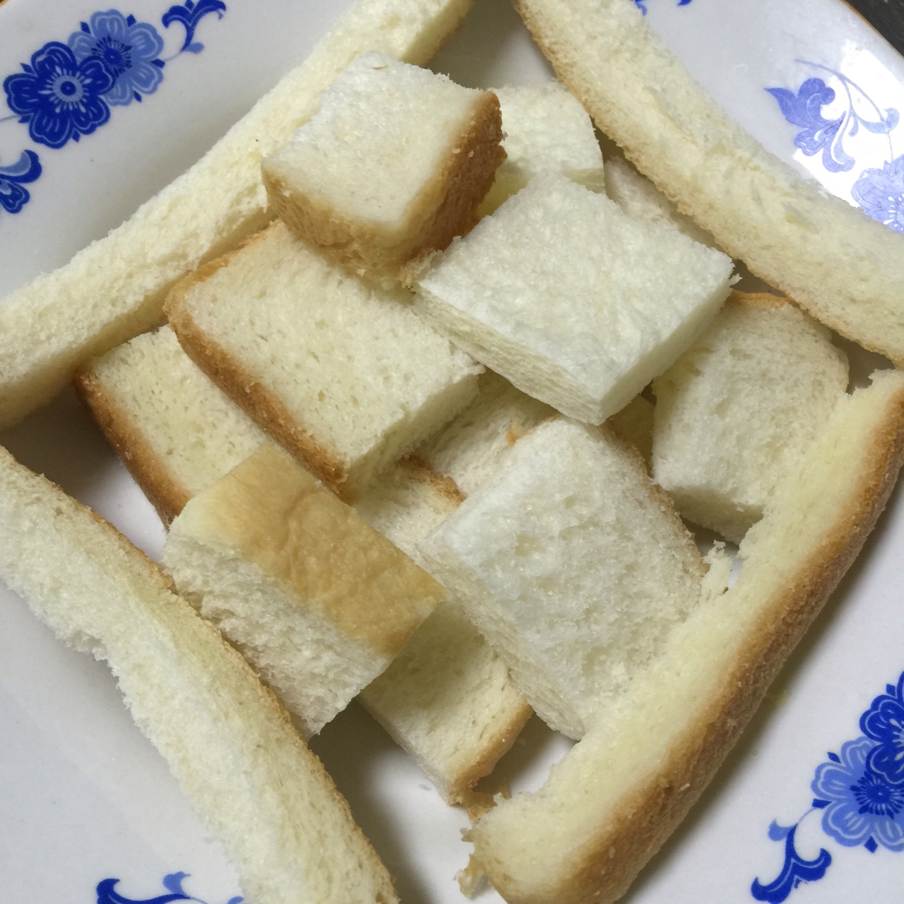 剩面包的春天—煉乳面包片的做法 步骤1