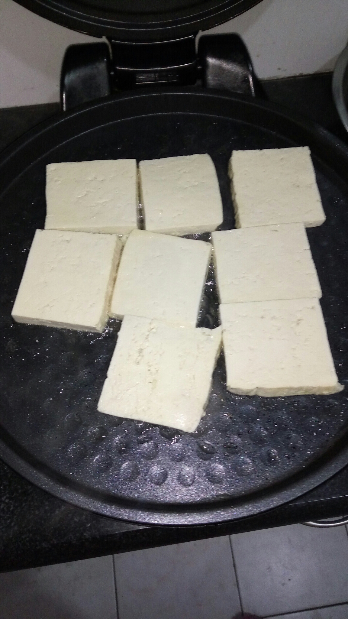 電餅鐺烤豆腐的做法 步骤2