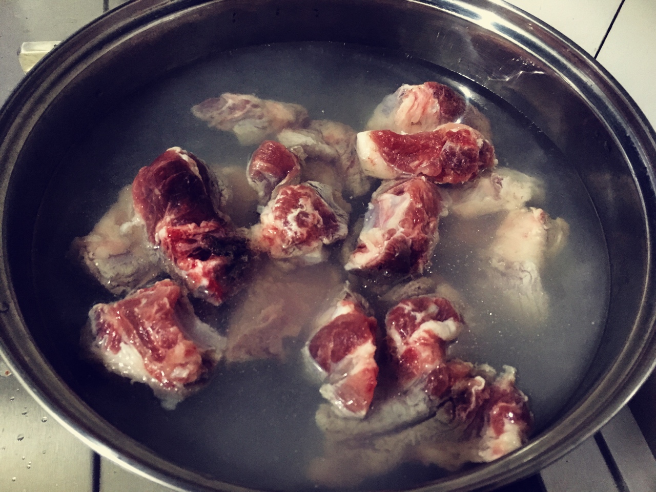 東北拆骨肉炖酸菜的做法 步骤2