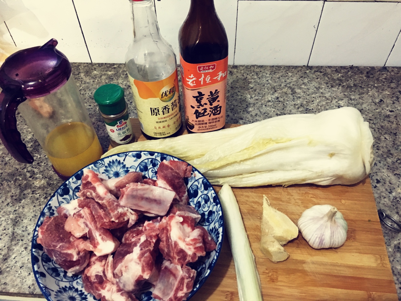 東北拆骨肉炖酸菜的做法 步骤1