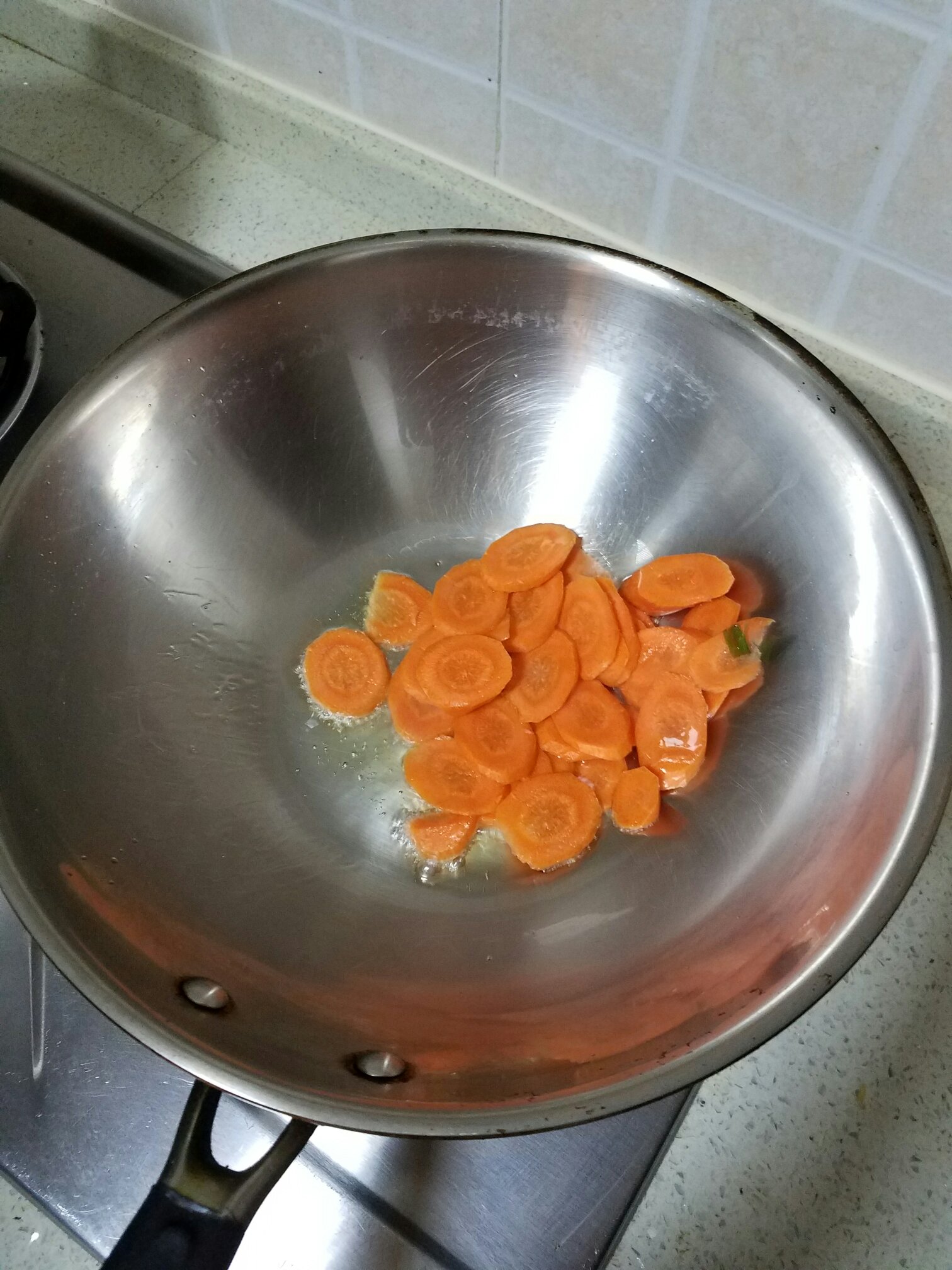 減肥餐 雙菇炒胡蘿卜的做法 步骤3