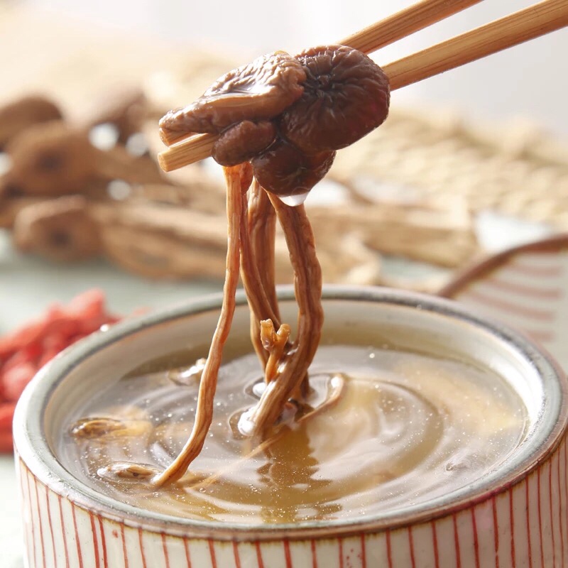 茶樹菇姬松茸枸杞湯的做法 步骤3