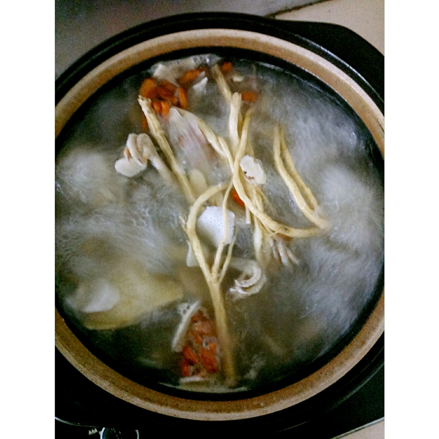 六味鴿子湯的做法 步骤2