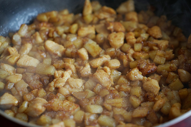 一道怎麼做都好吃的干煎土豆雞丁（紅燒，咖喱，椒鹽，孜然）的做法 步骤10