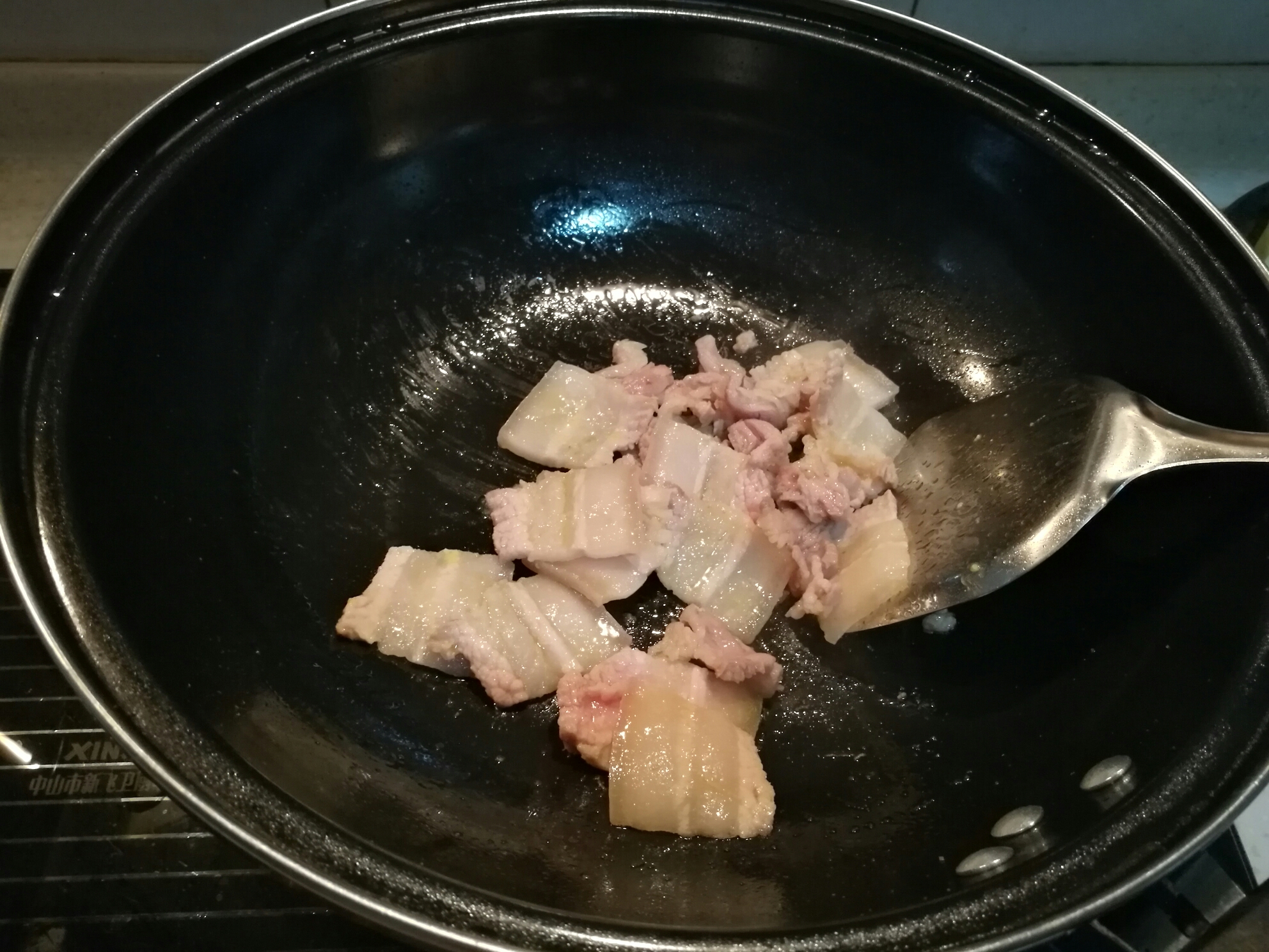 土豆包菜回鍋肉的做法 步骤4