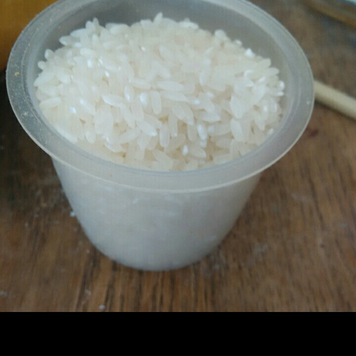 美味又好吃的蒸大米的做法 步骤1