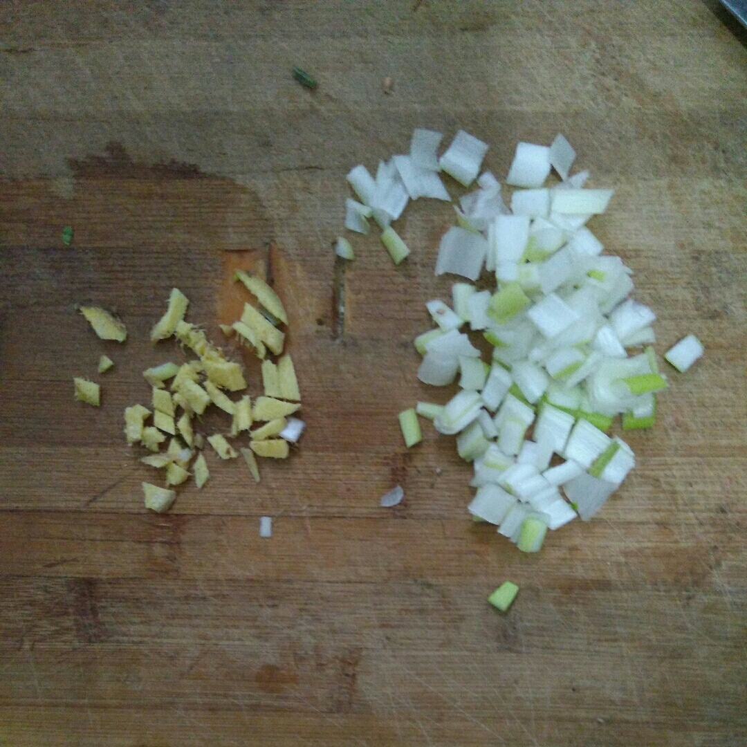 白菜炖豆腐的做法 步骤1
