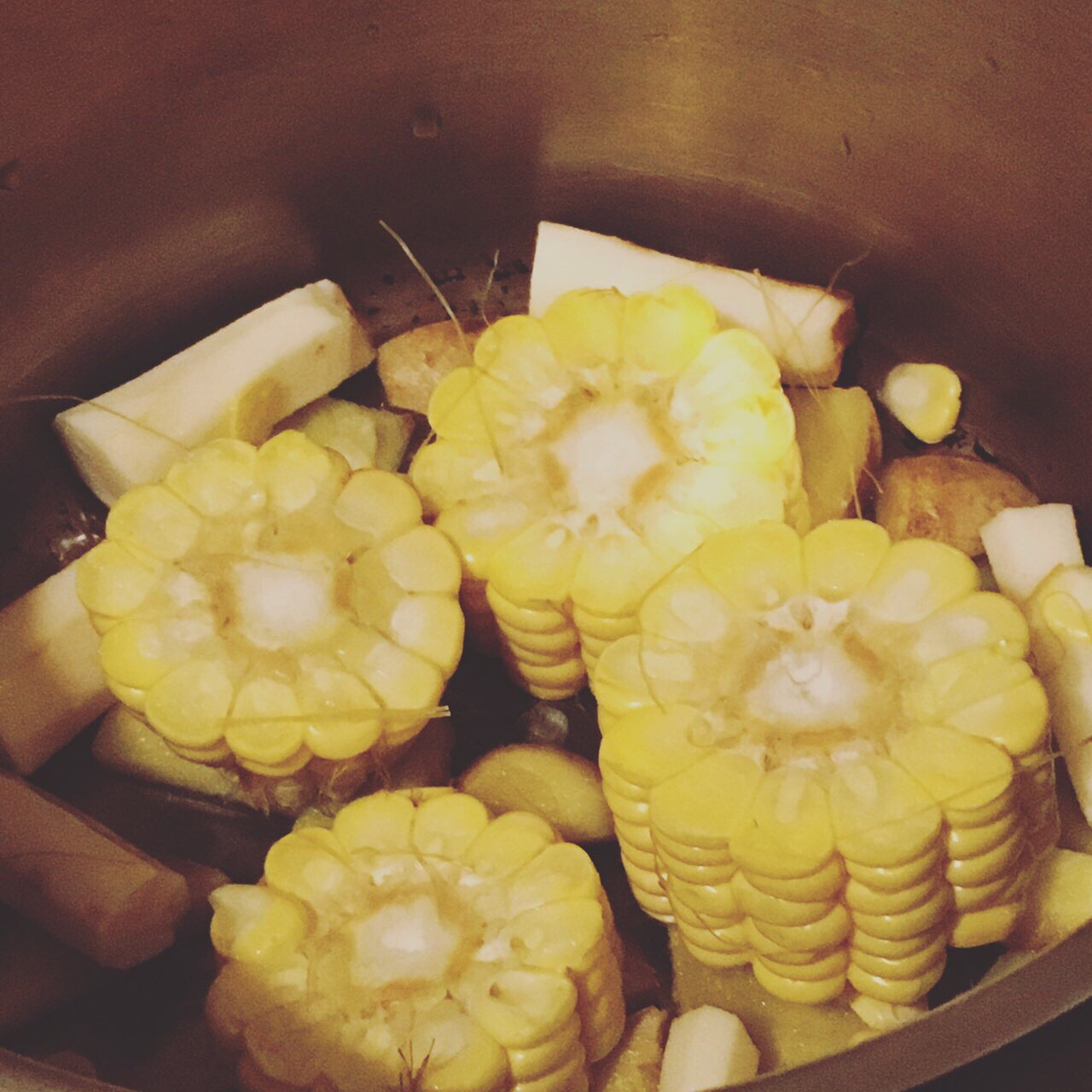 素煲湯︰山藥玉米生姜炖香菇花生和黃豆的做法 步骤1