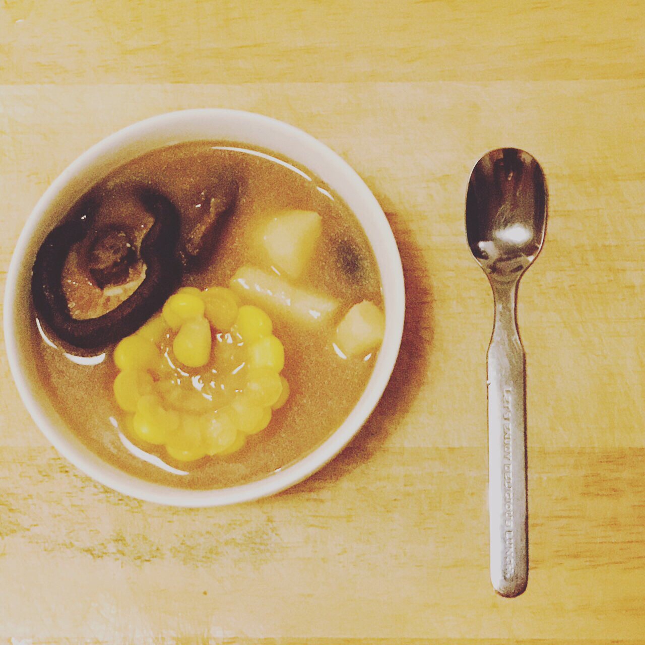 素煲湯︰山藥玉米生姜炖香菇花生和黃豆的做法 步骤6