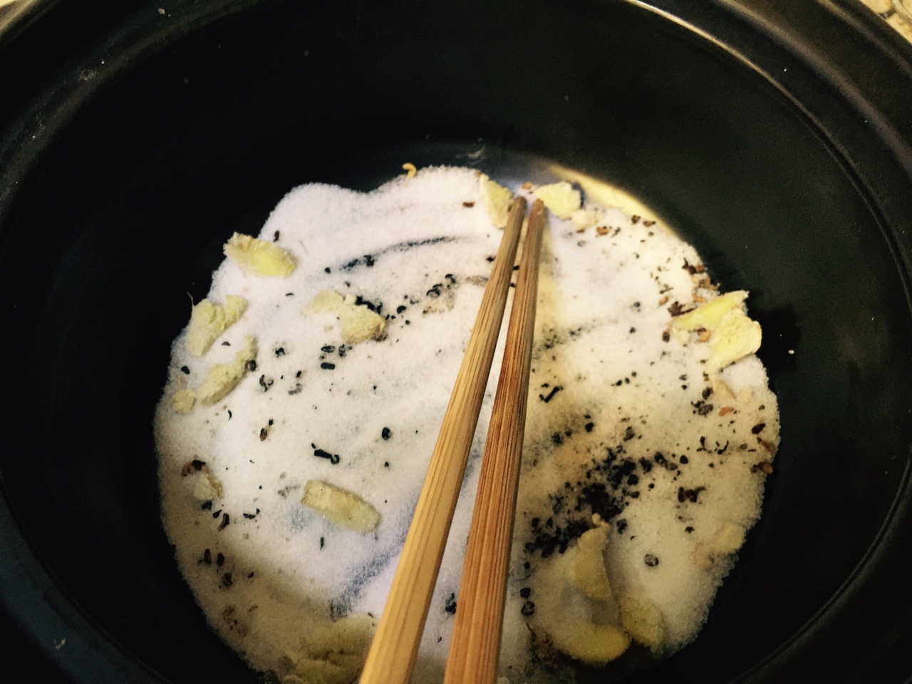 砂鍋鹽焗蝦的做法 步骤4