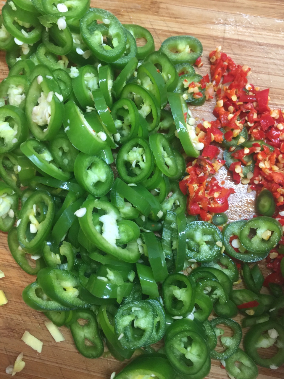 芹菜青椒碎米牛肉的做法 步骤4