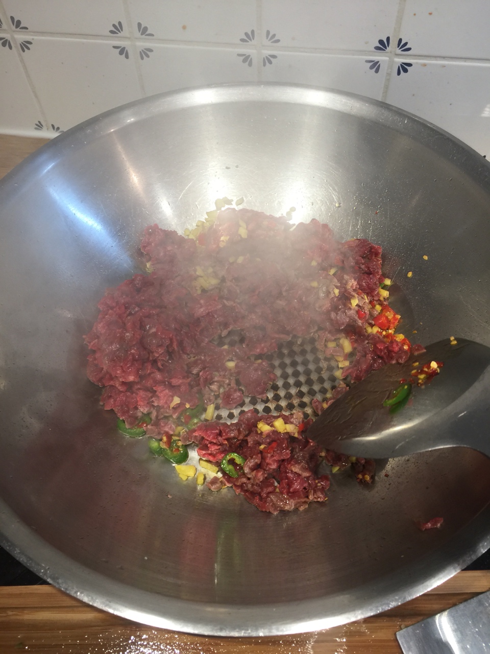 芹菜青椒碎米牛肉的做法 步骤6