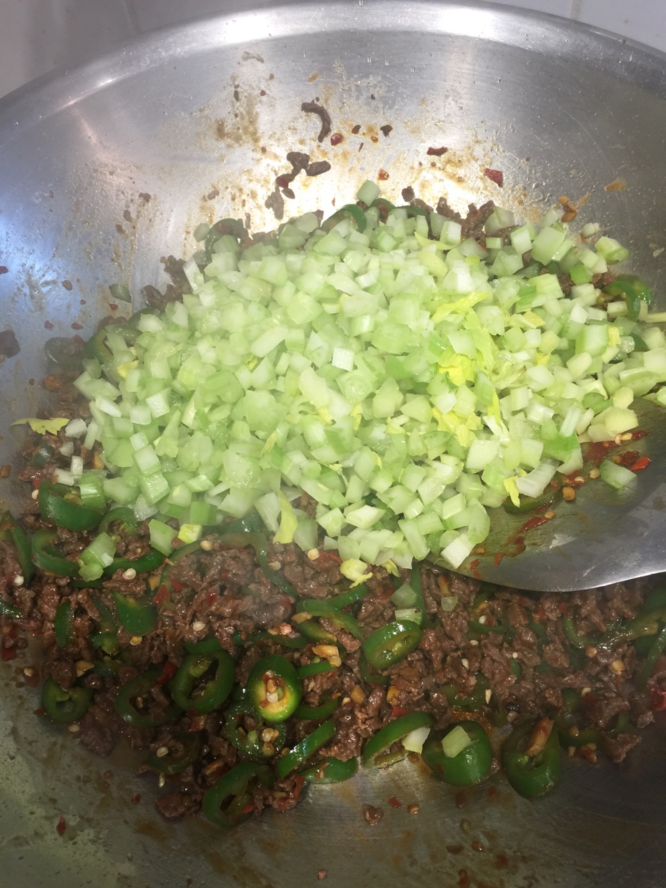 芹菜青椒碎米牛肉的做法 步骤9