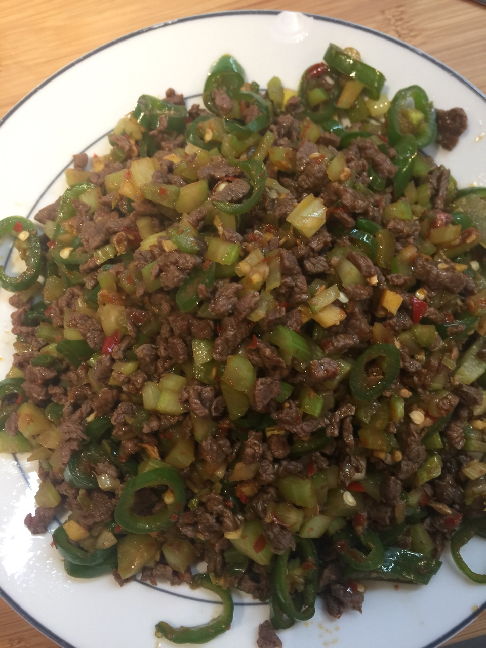 芹菜青椒碎米牛肉的做法 步骤10