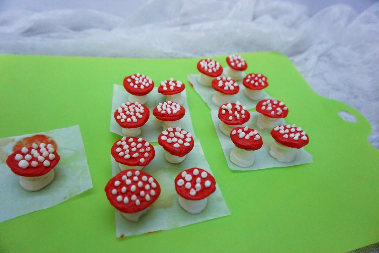 蛋糕裝飾－可愛小蘑菇 場景森林蛋糕必備的做法 步骤7