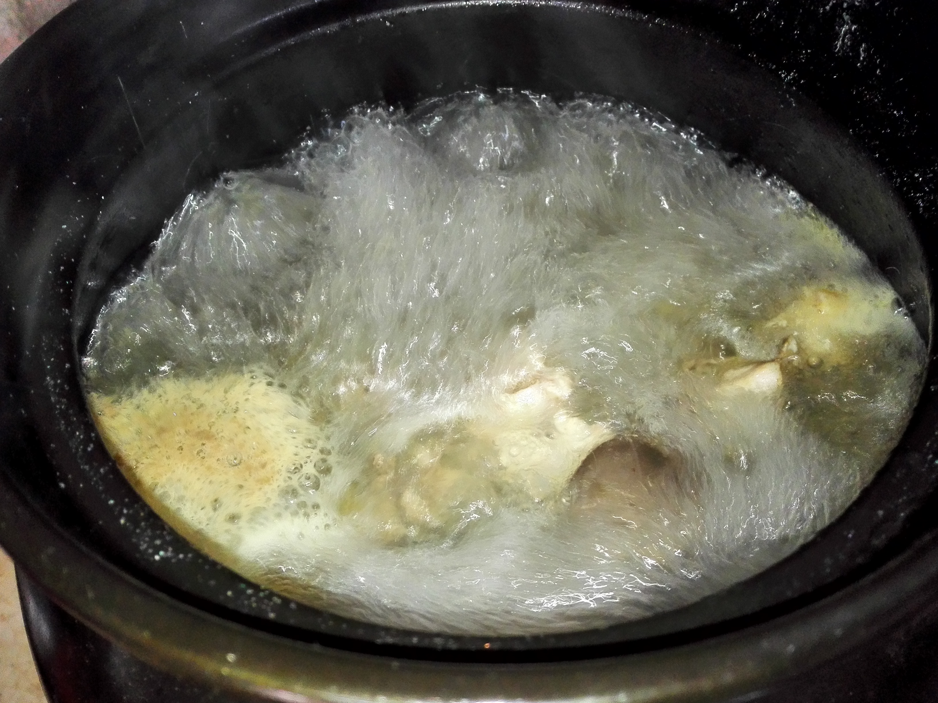 竹節薯炖雞湯的做法 步骤3
