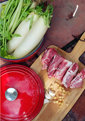 瑤柱蘿卜湯——私房琺瑯鑄鐵鍋系列的做法 步骤1