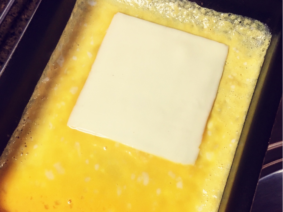 培根乳酪雞蛋卷的做法 步骤2