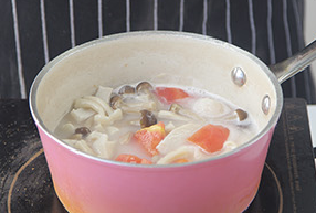 奶香蝦滑菌菇湯的做法 步骤3