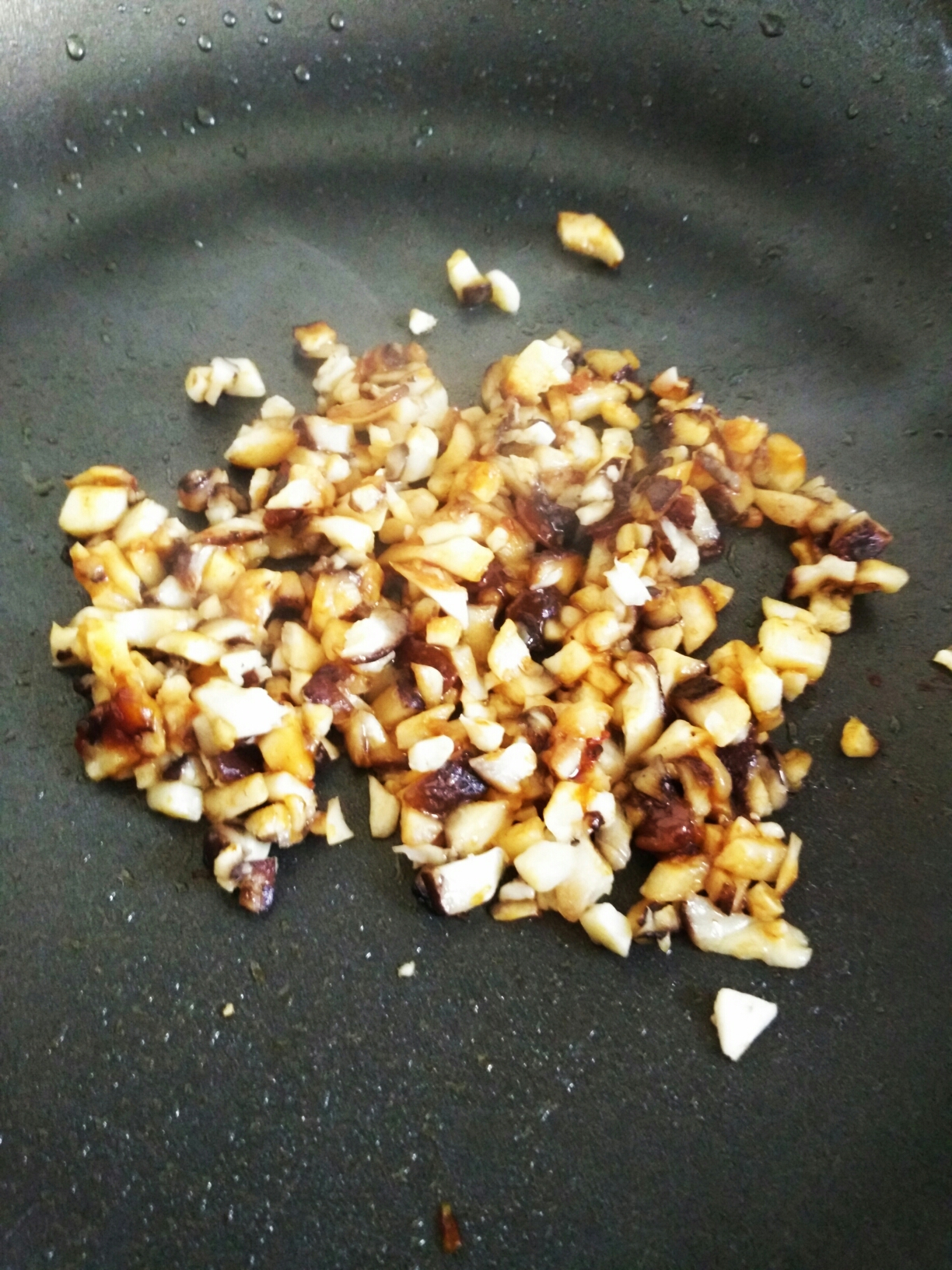 土豆片炒香菇粒的做法 步骤4