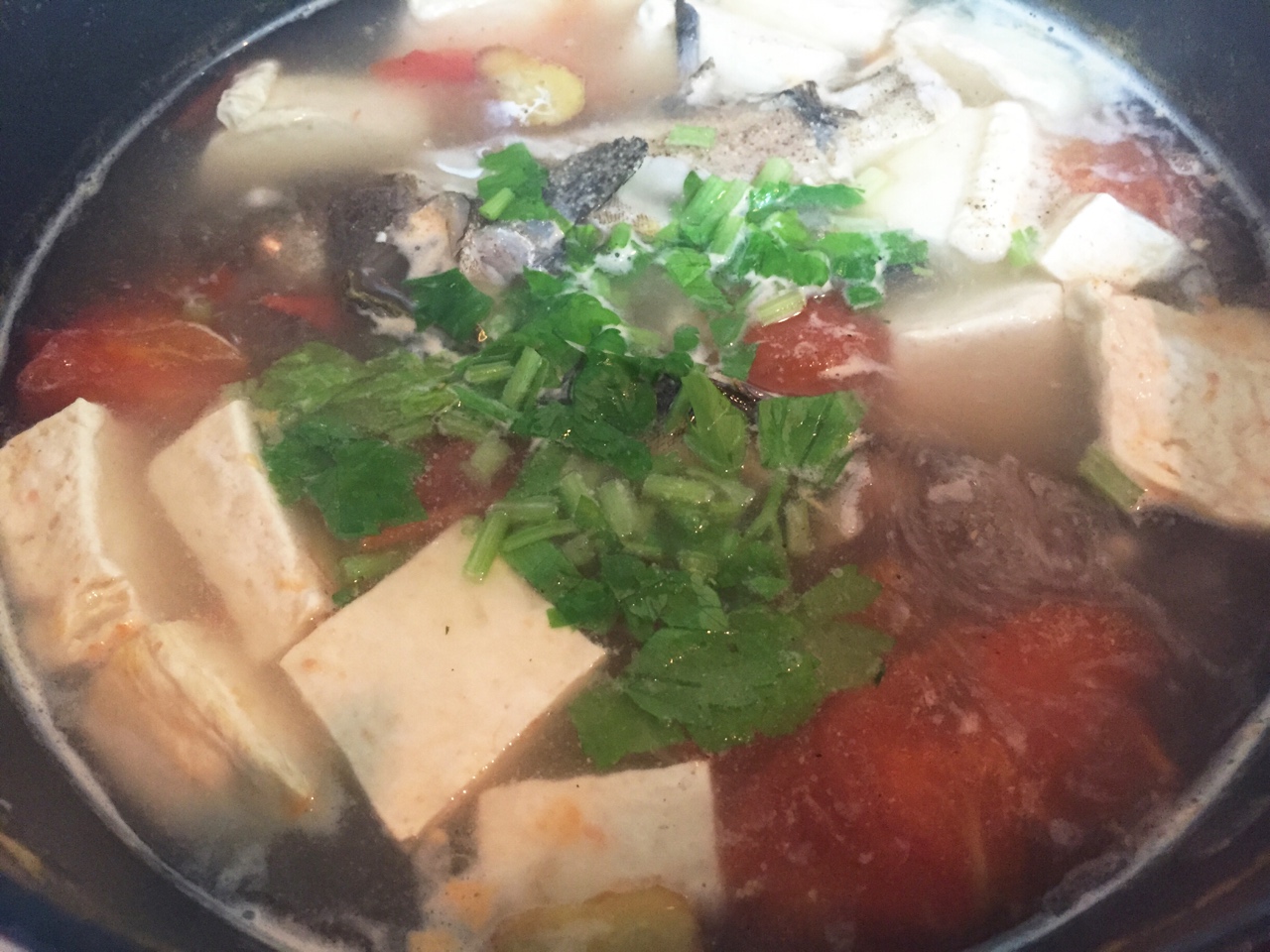跟著小神做美食——西紅柿石斑魚湯的做法 步骤6