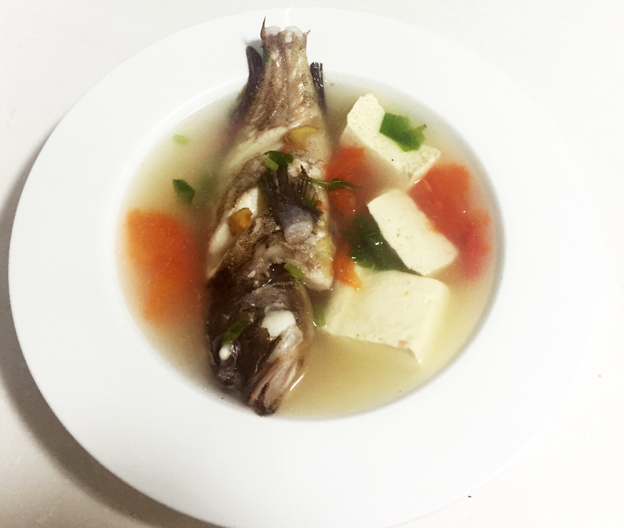 跟著小神做美食——西紅柿石斑魚湯的做法 步骤7