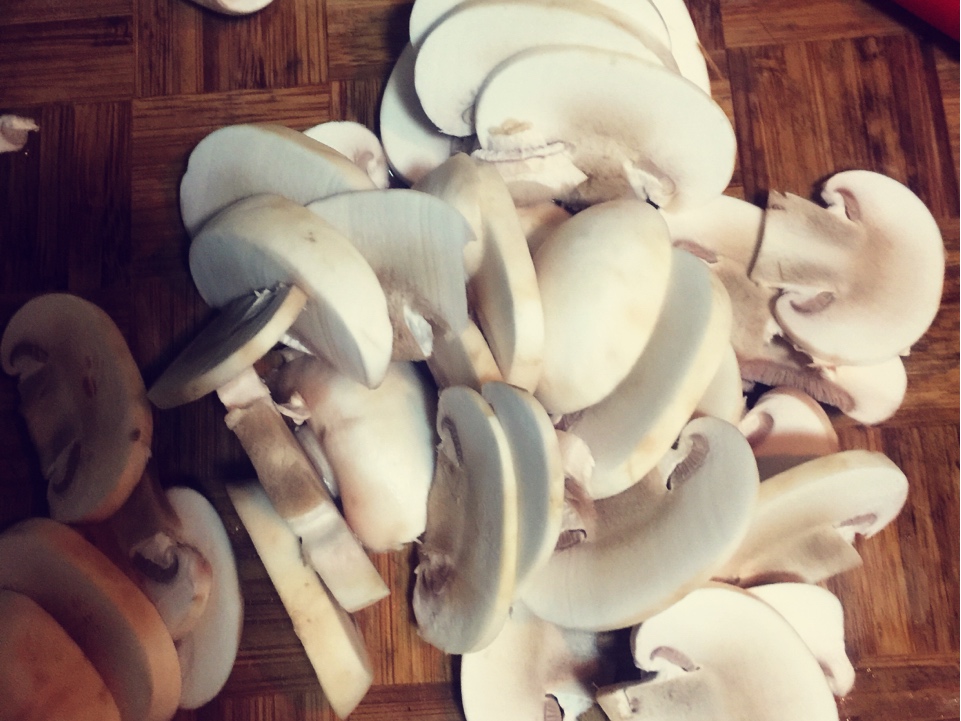 火腿奶油蘑菇湯的做法 步骤1
