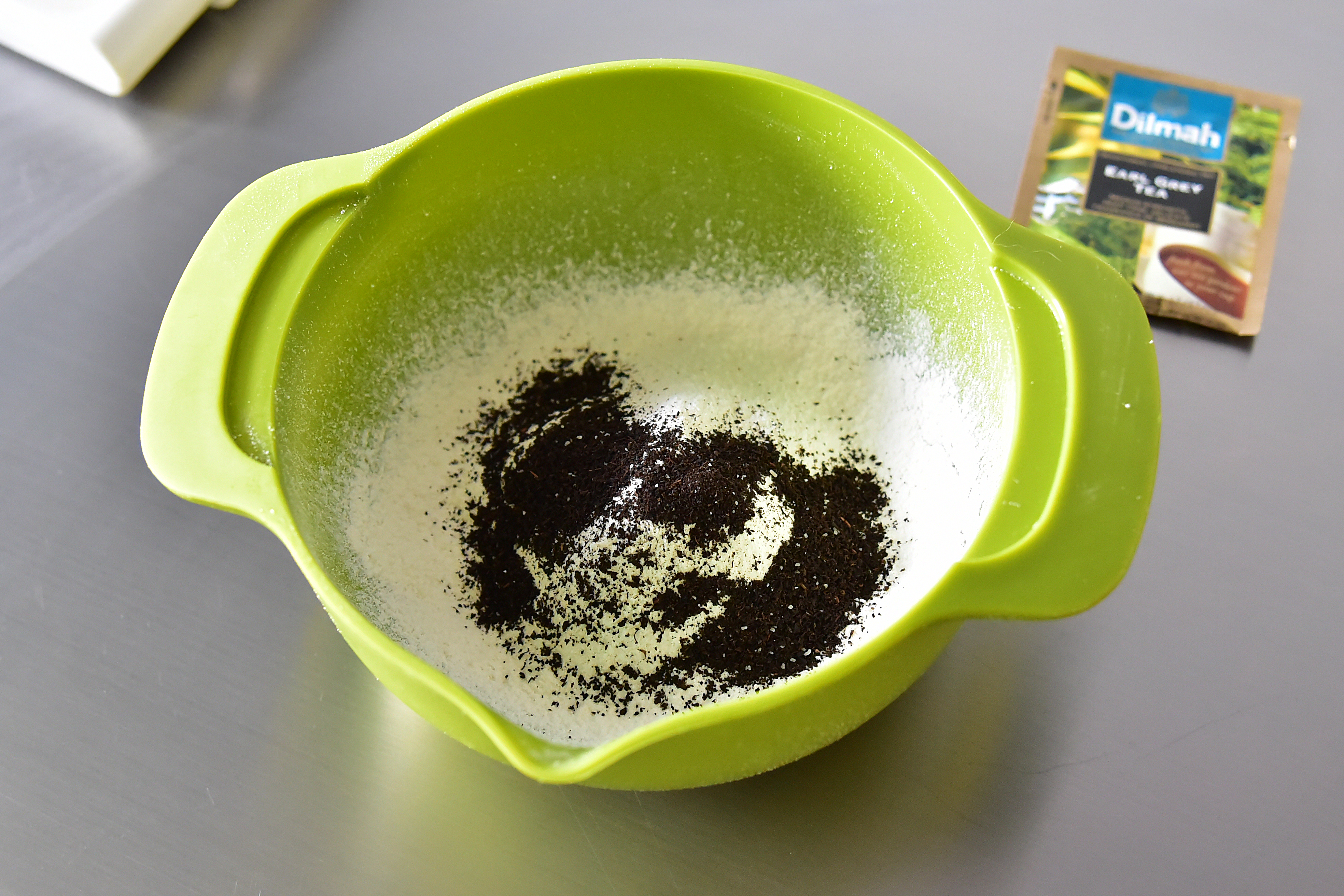 紅茶煉乳蛋糕卷的做法 步骤2