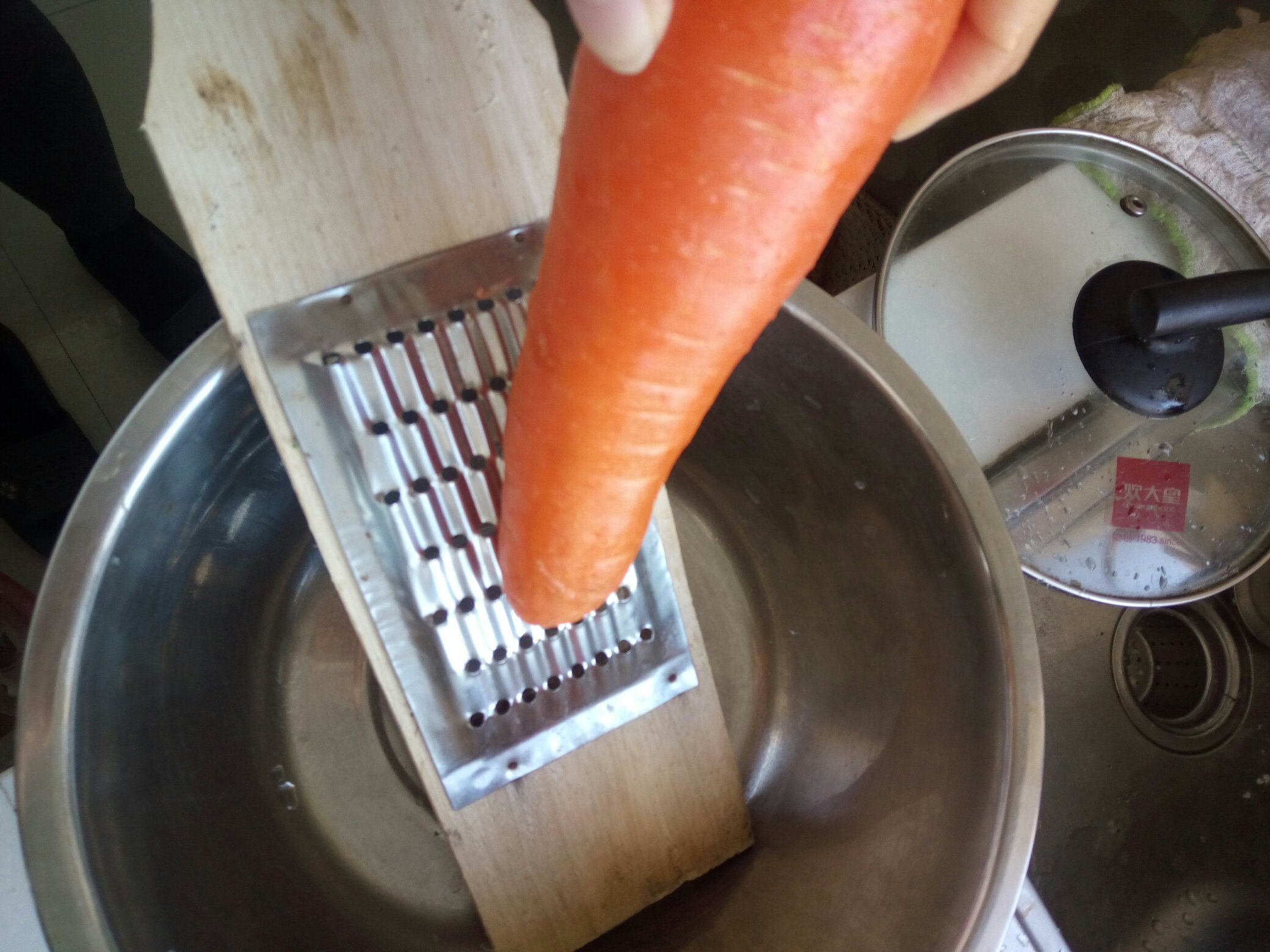 胡蘿卜海苔炒飯的做法 步骤3