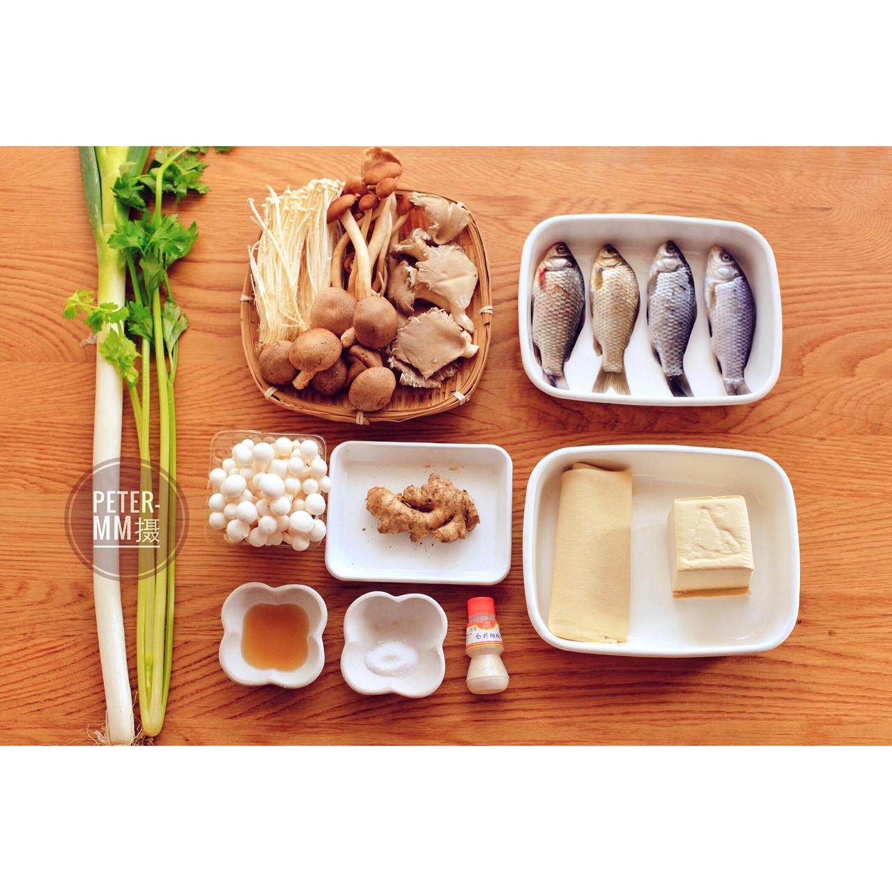 鯽魚豆腐菌菇奶湯的做法 步骤1
