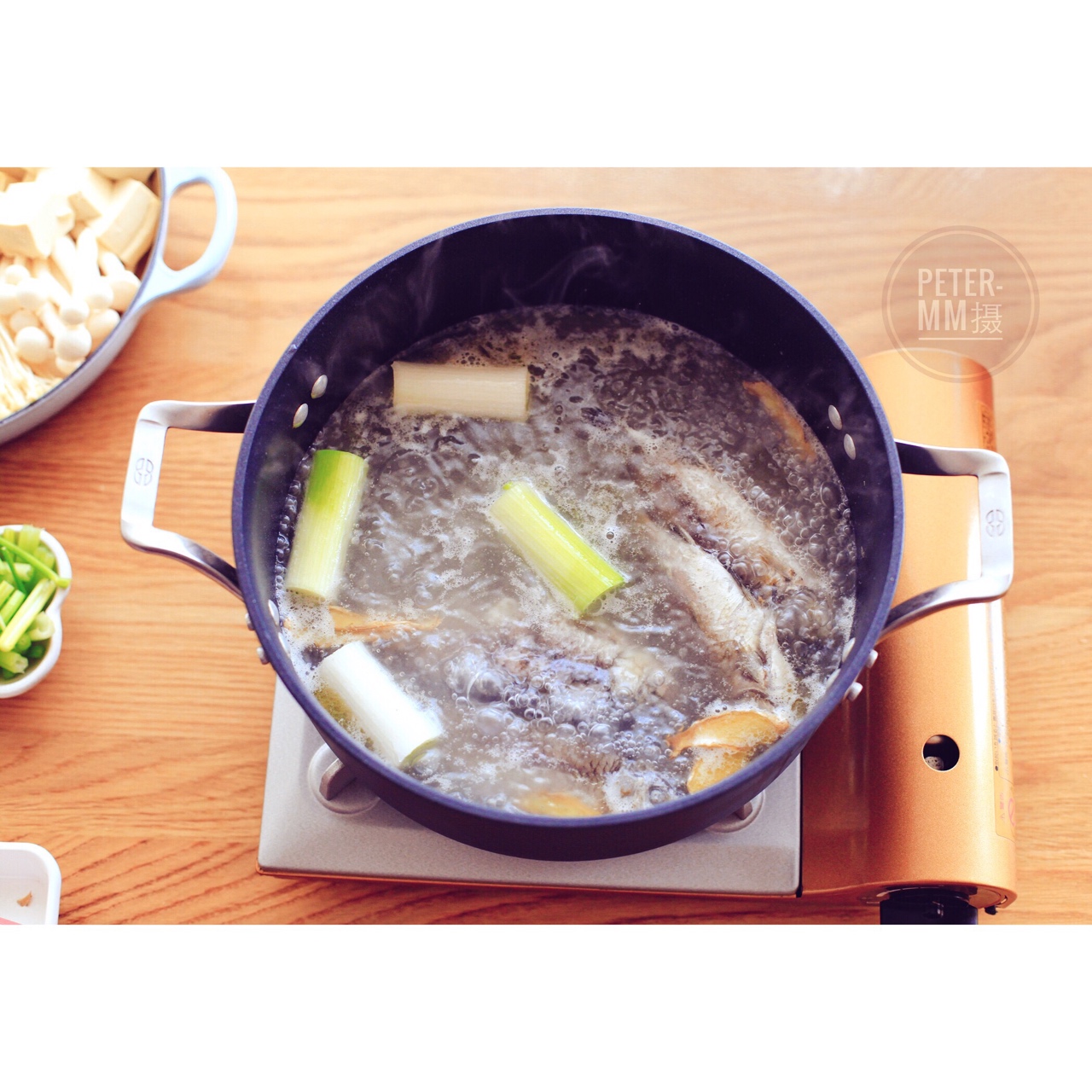 鯽魚豆腐菌菇奶湯的做法 步骤7